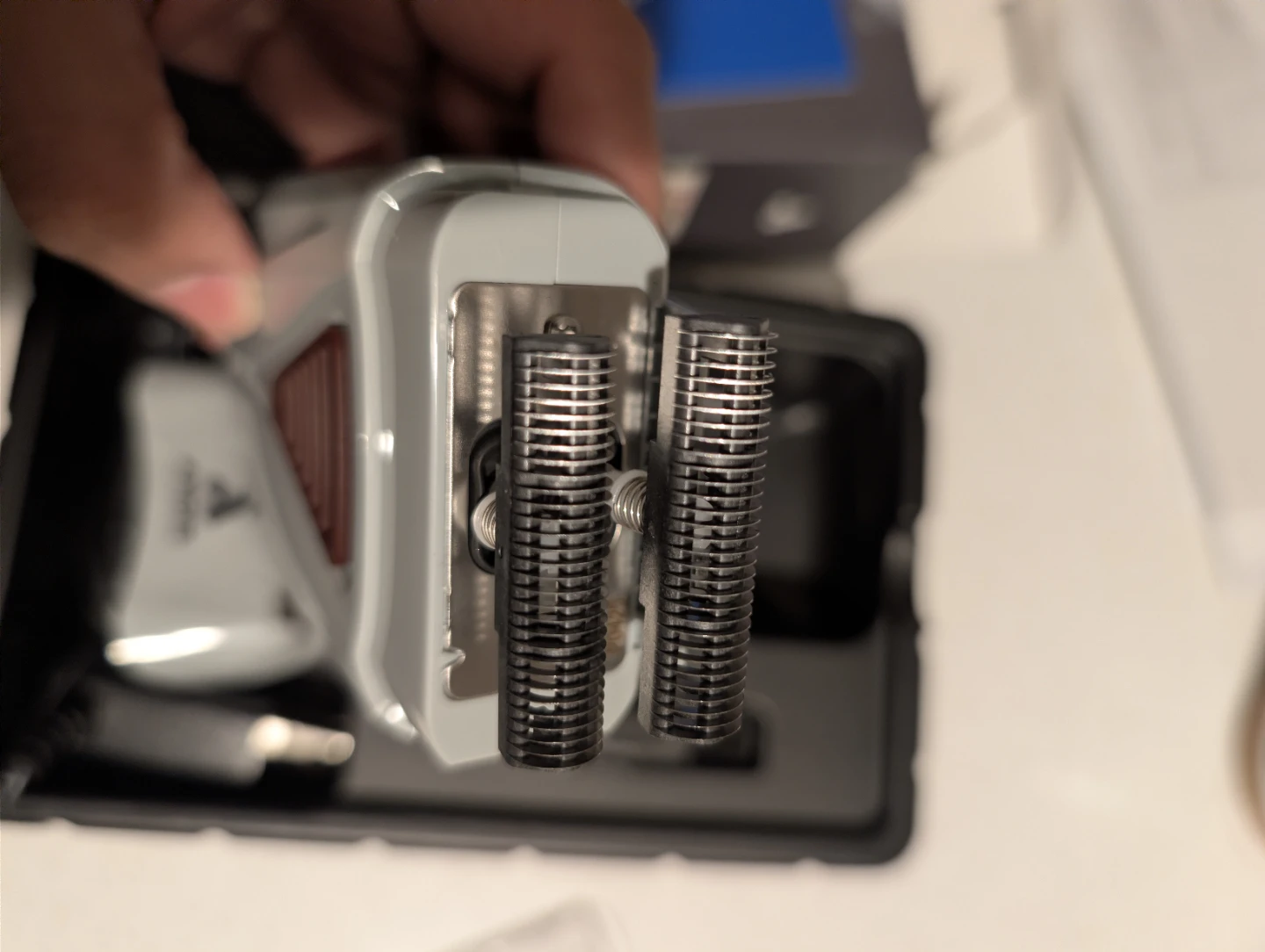 Andis Profoil Lithium Titanium Shaver - photo 5