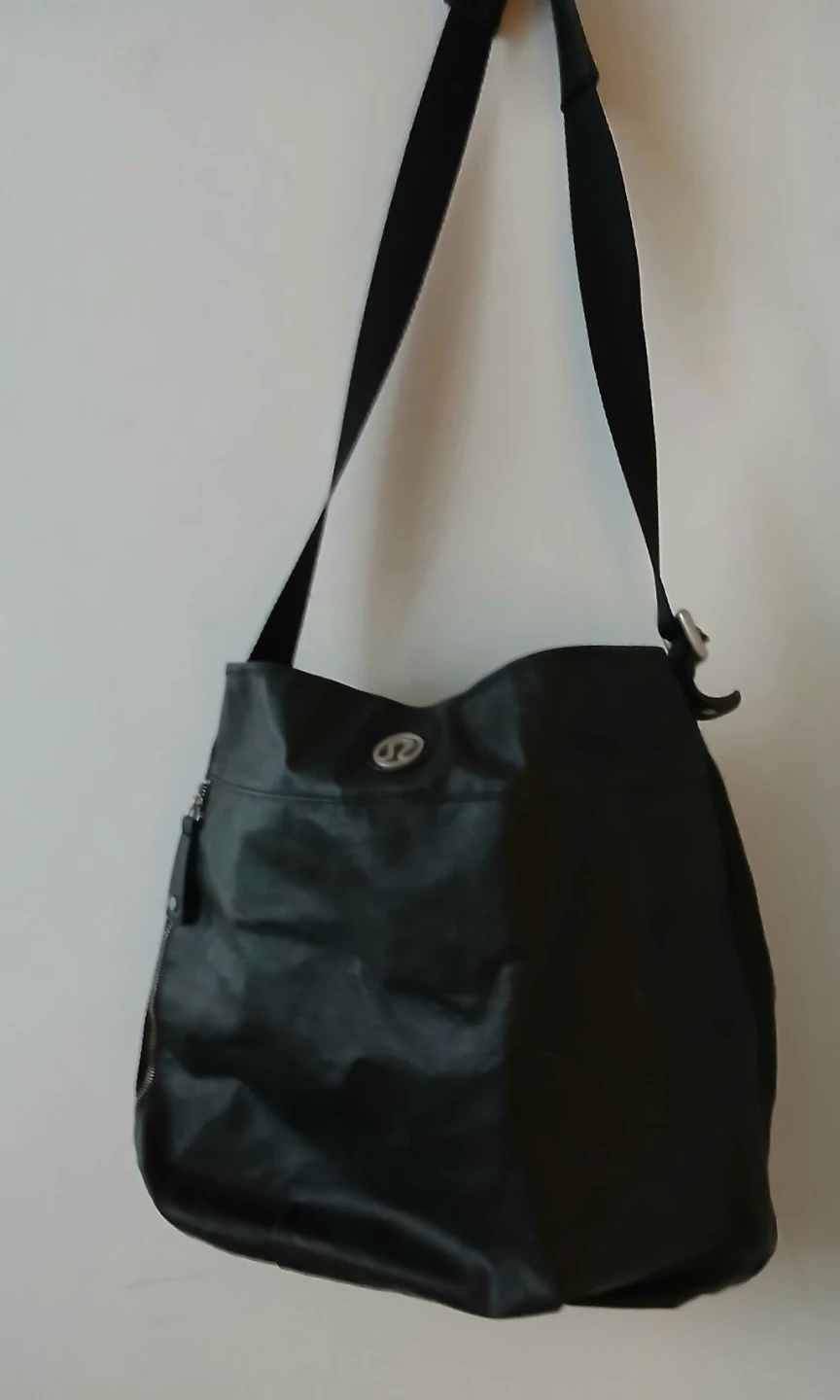 Lululemon Black Shoulder Bag/travel gym bag