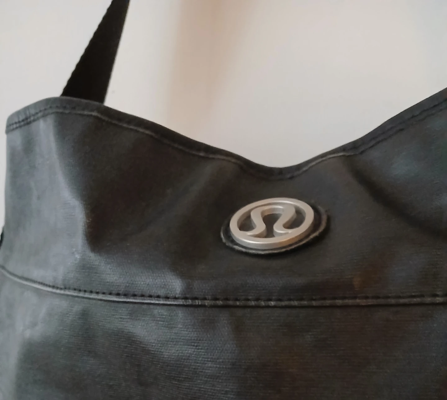 Lululemon Black Shoulder Bag/travel gym bag - photo 2