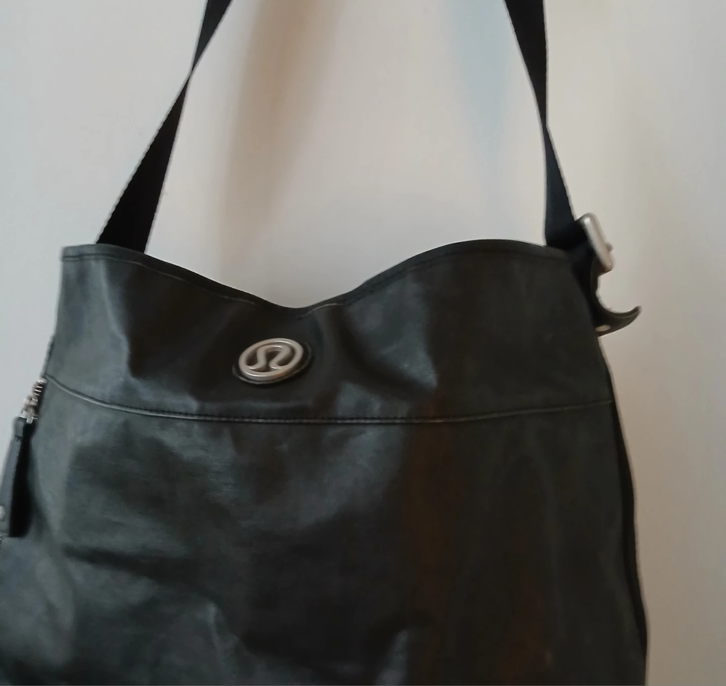 Lululemon Black Shoulder Bag/travel gym bag - photo 3