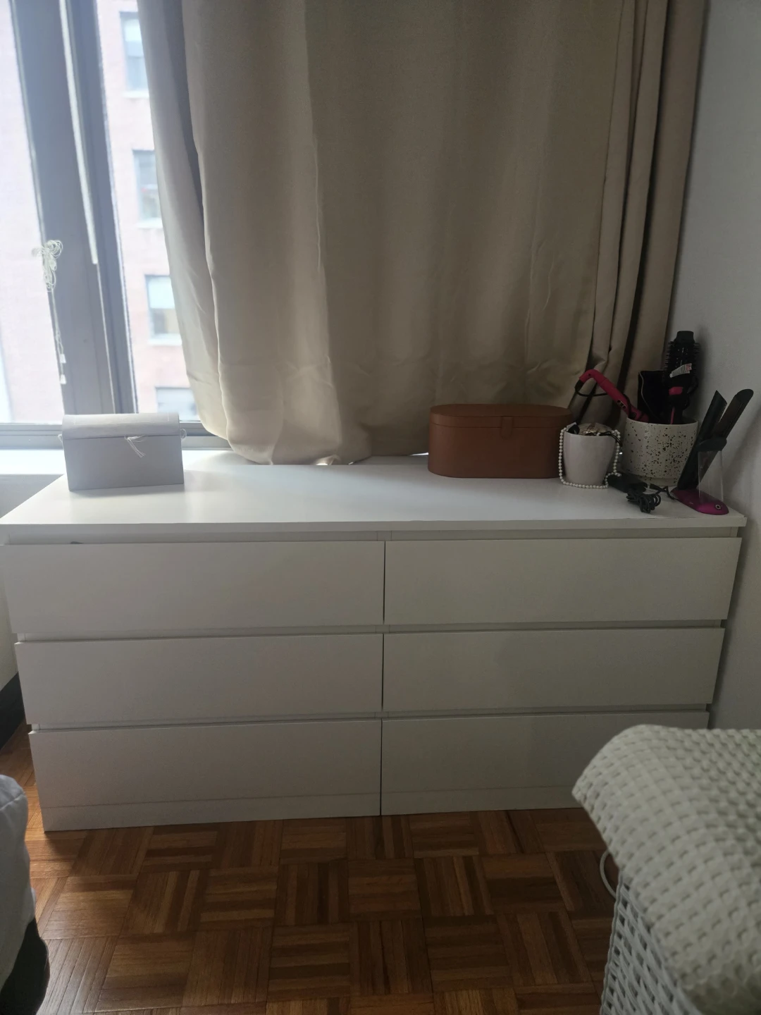 White 6-Drawer Dresser - photo 2