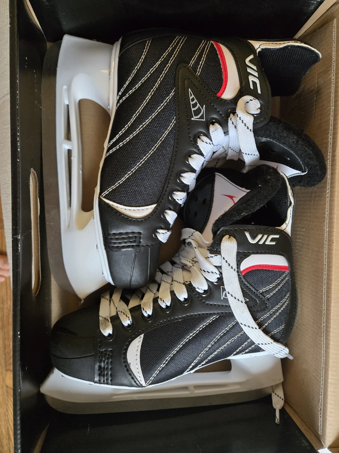 Vick Hockey Skates Size J5 Boys
