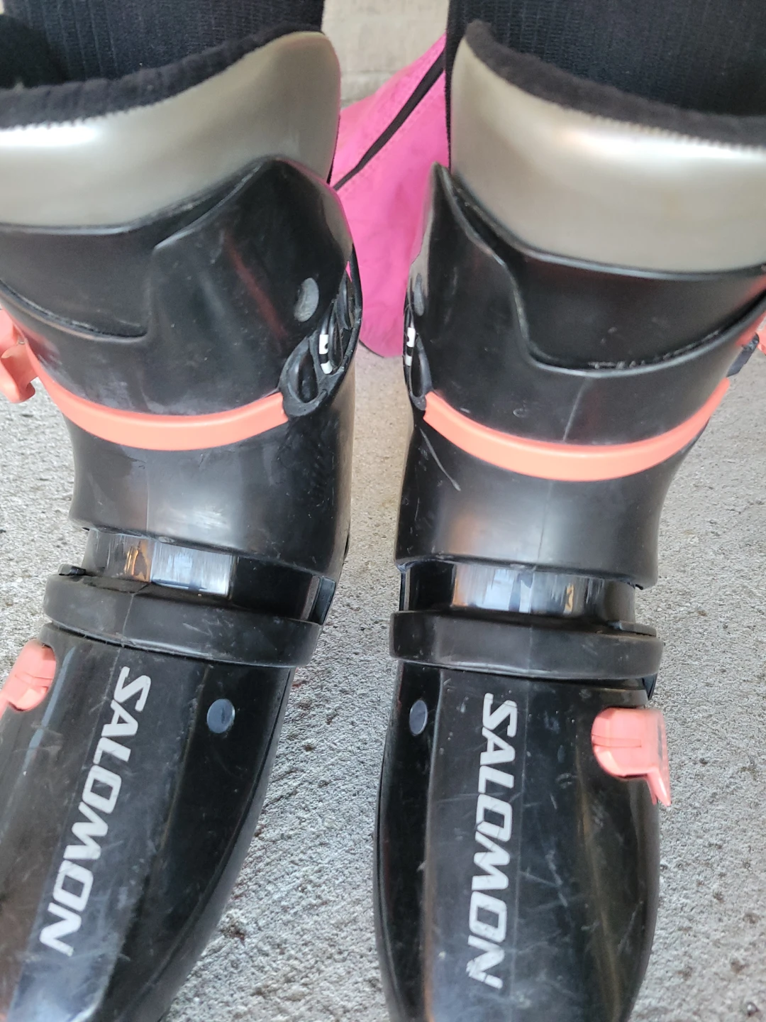 🥕  Salomon Ski Boots & Free Rossignol Skis