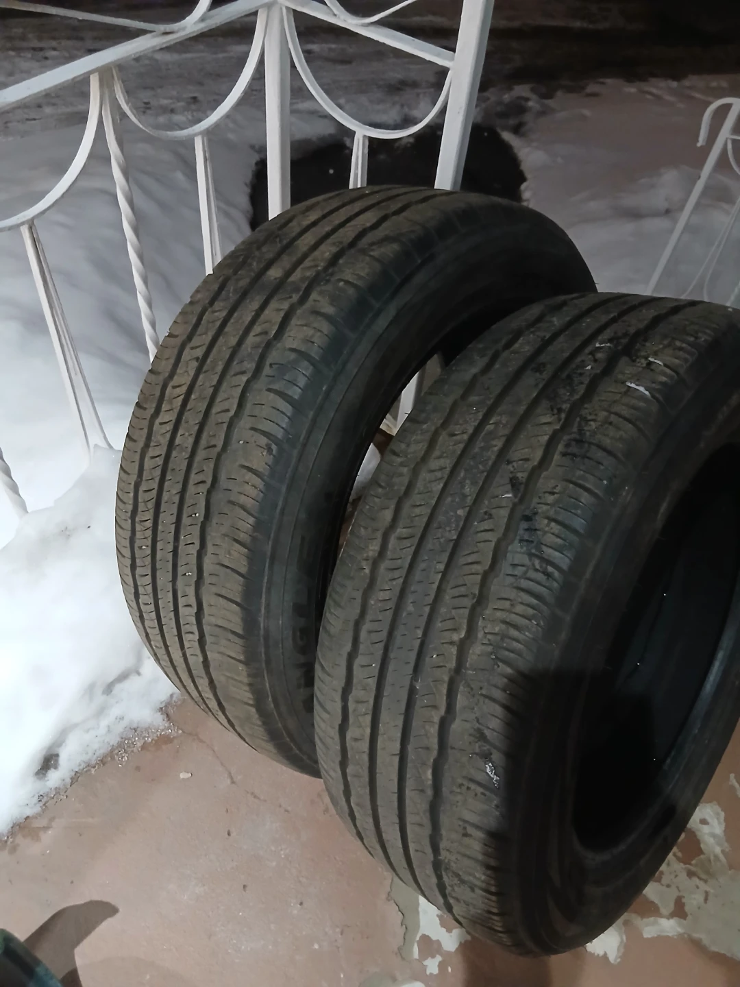 2 x 235/55R17 Tires - photo 3