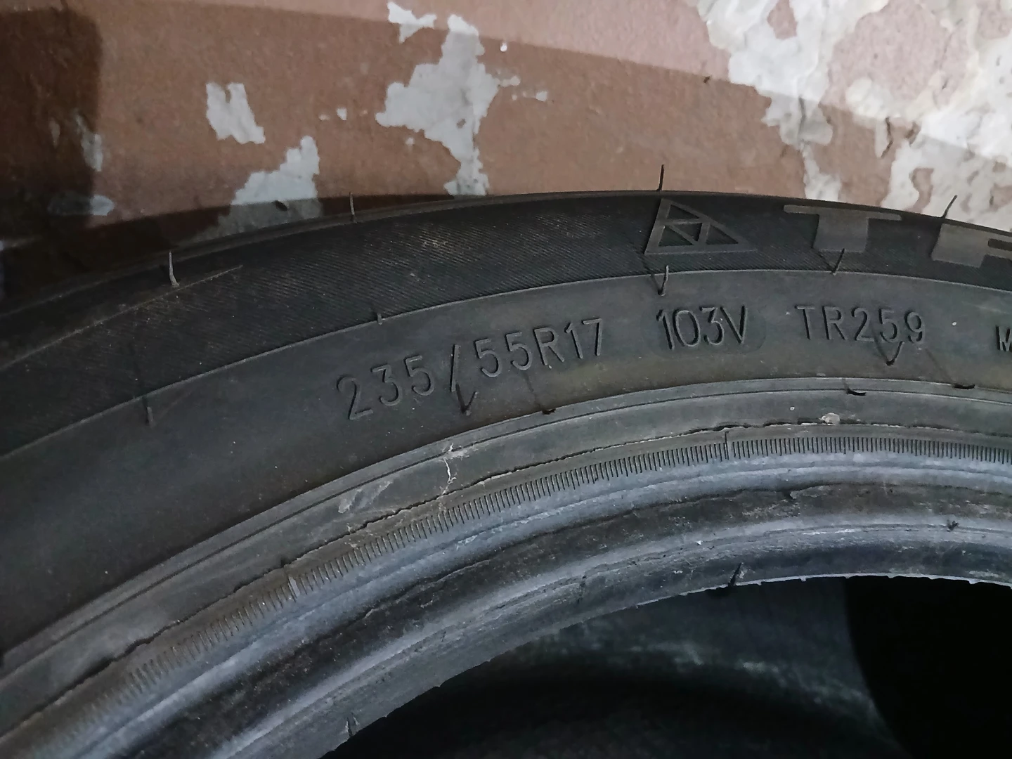 2 x 235/55R17 Tires - photo 4