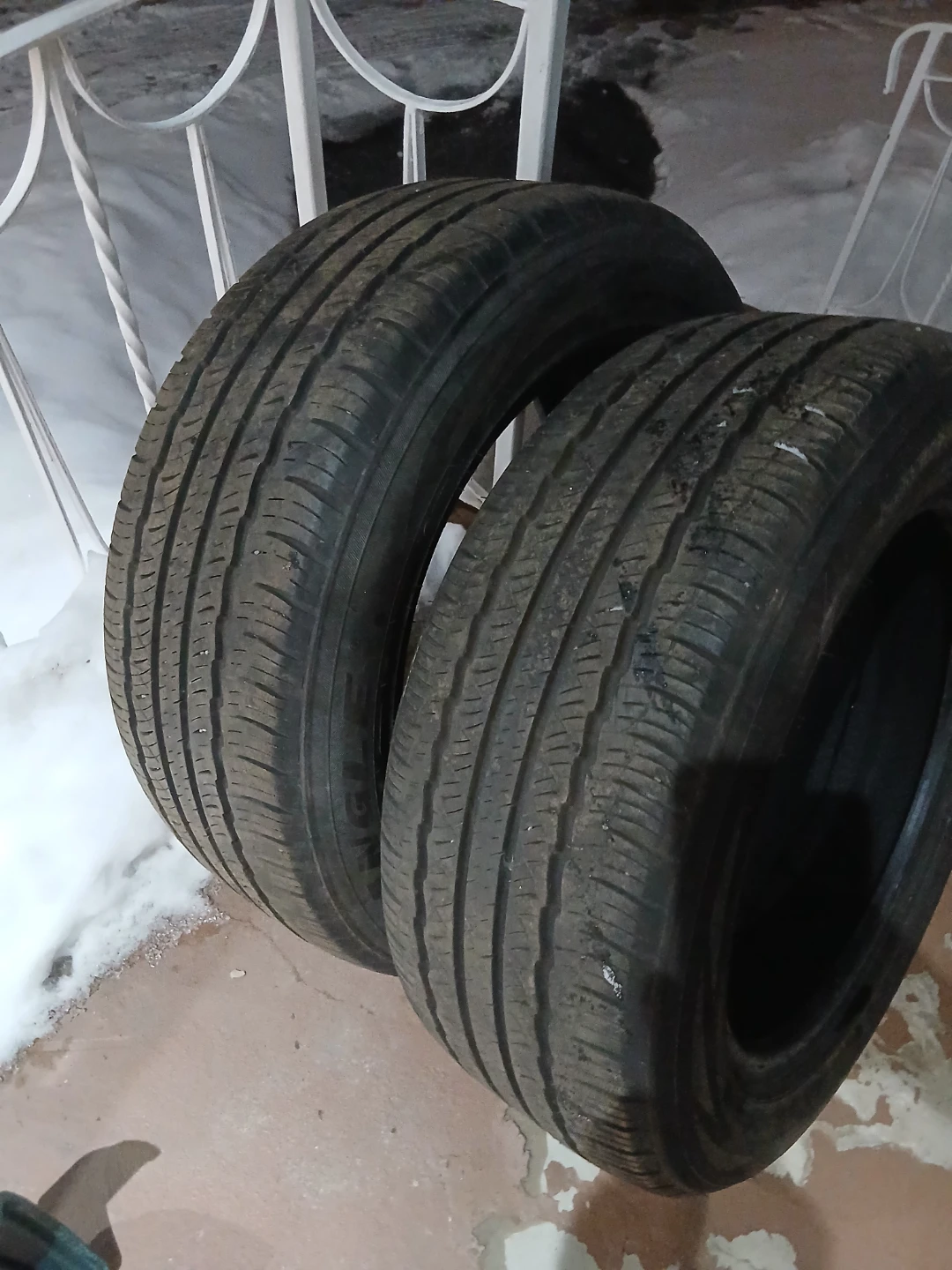 2 x 235/55R17 Tires - photo 5