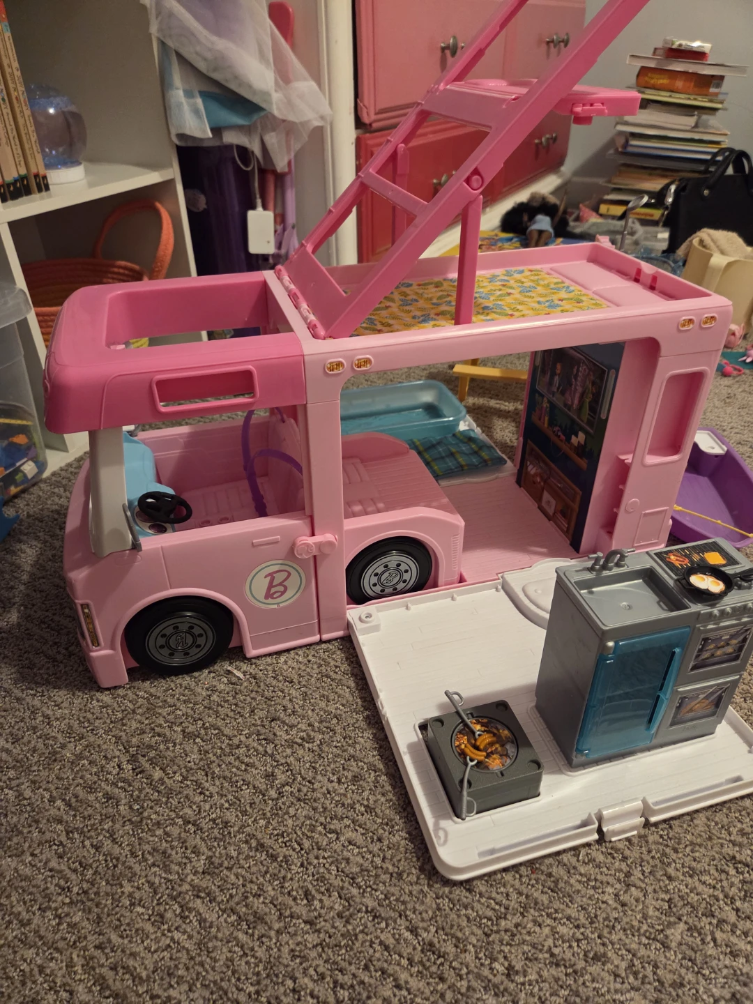 Barbie Camper Van Playset - photo 2