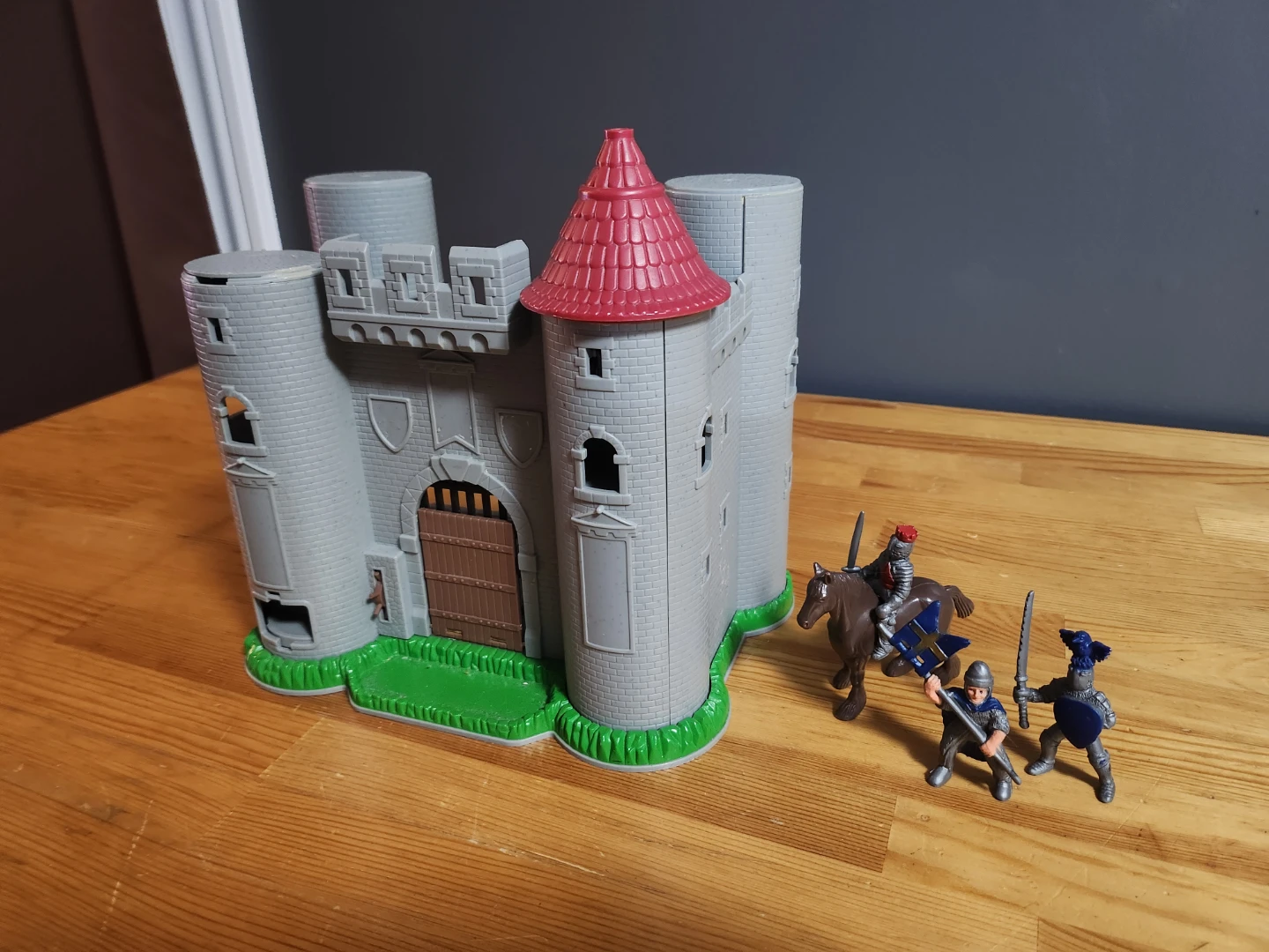 Vintage Simba Knights Castle Playset with Knights - photo 2