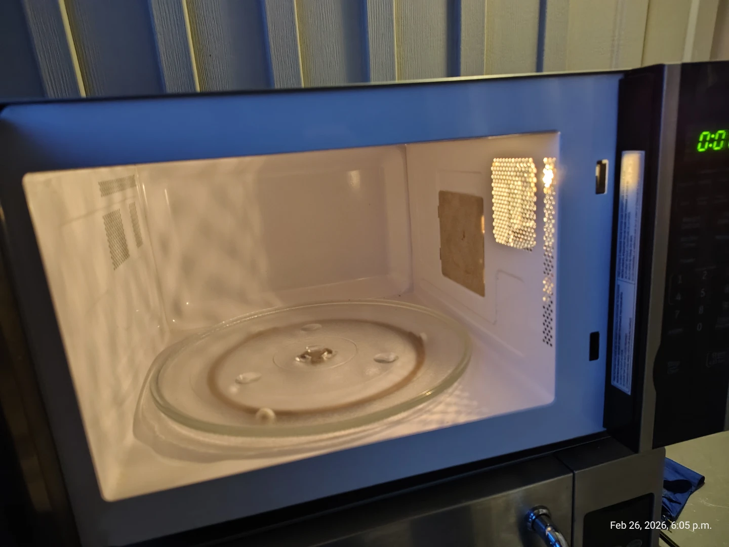 GE 1000W Stainless Steel Microwave - photo 2