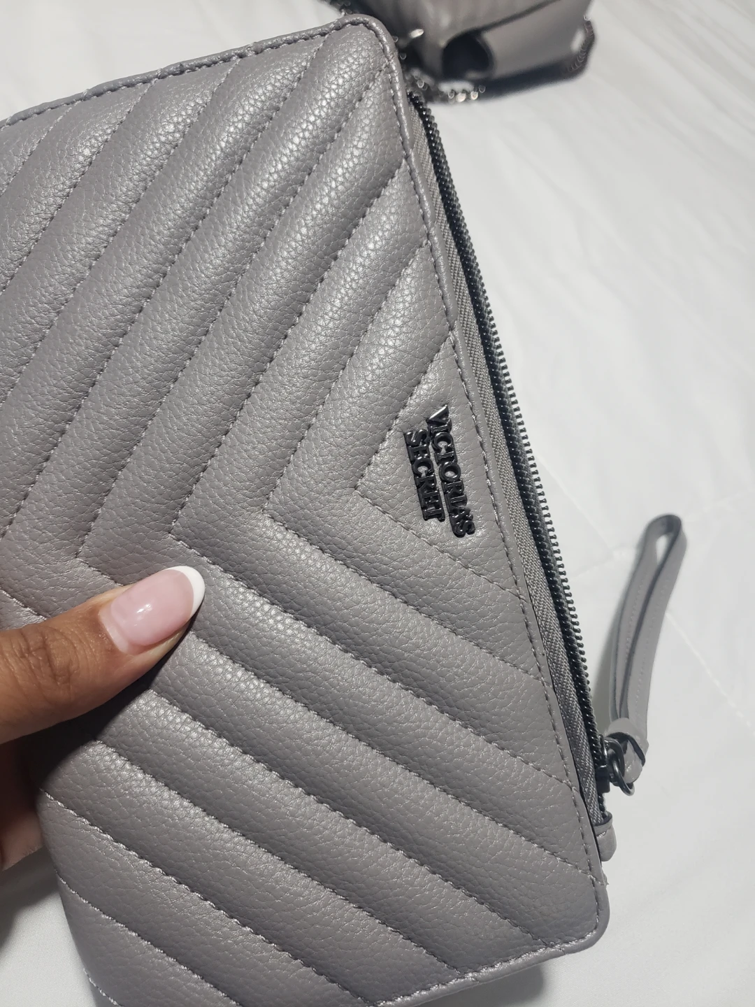Victoria's Secret Gray Chevron Wristlet Wallet - photo 2
