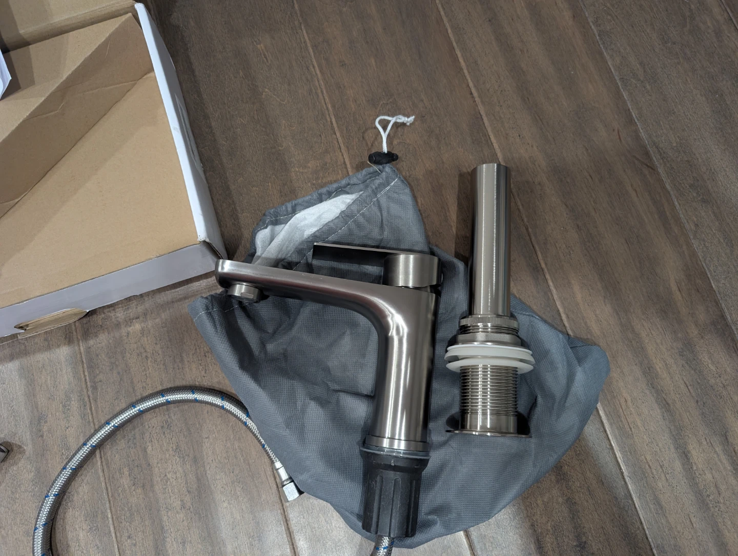 Brand New Stainless Steel Bathroom Faucet For Sale - photo 3