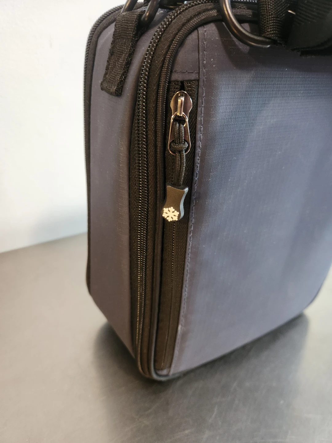 Tommy Bahama Blue Lunch Bag - photo 3