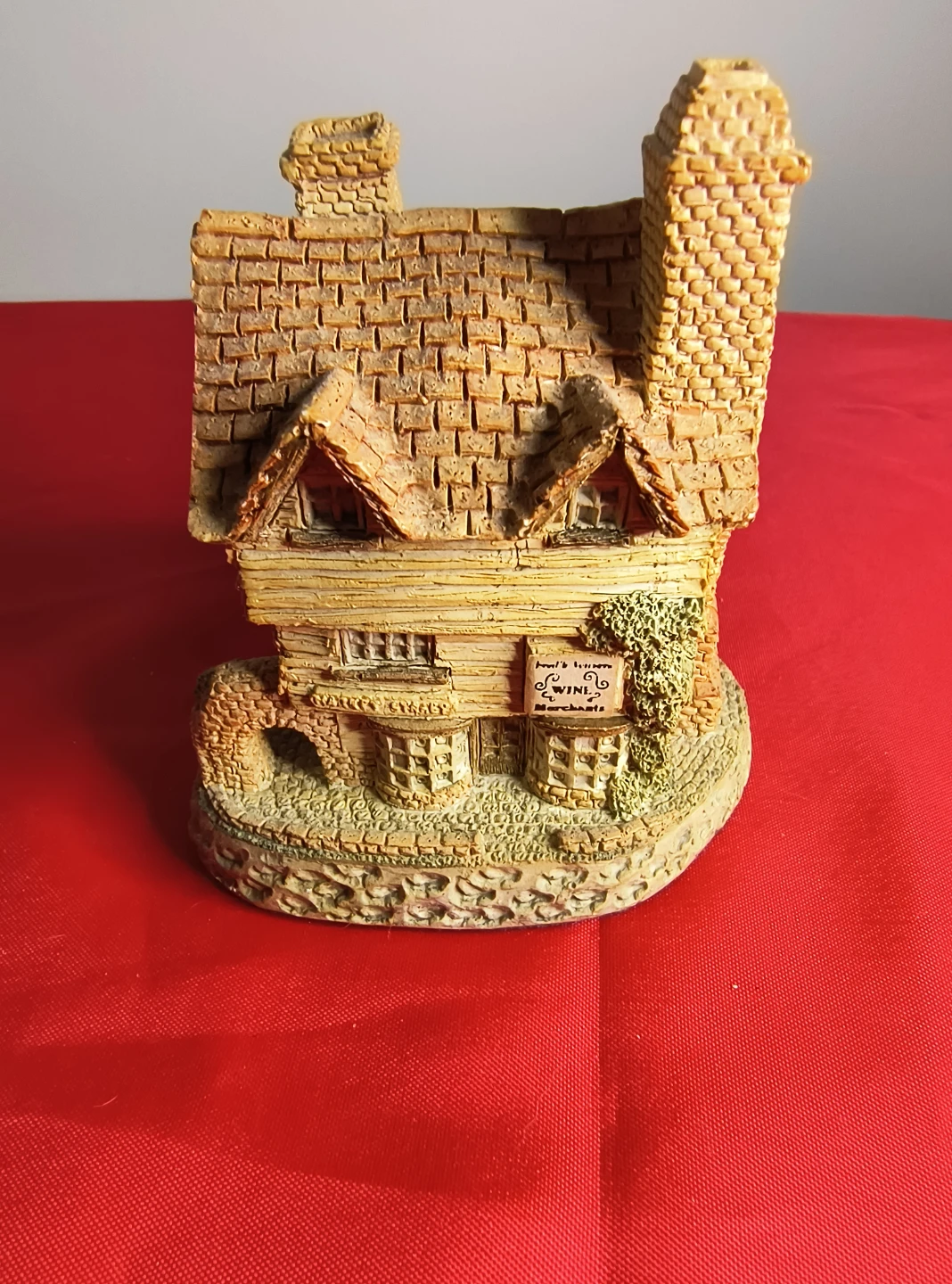 David Winter "Wine Merchant" Collectible House - photo 2