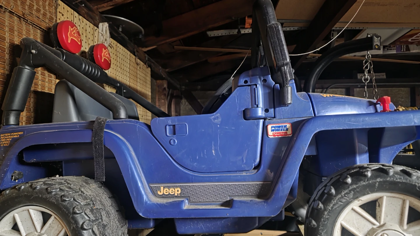 Fisher-Price Power Wheels Jeep 12 Volt