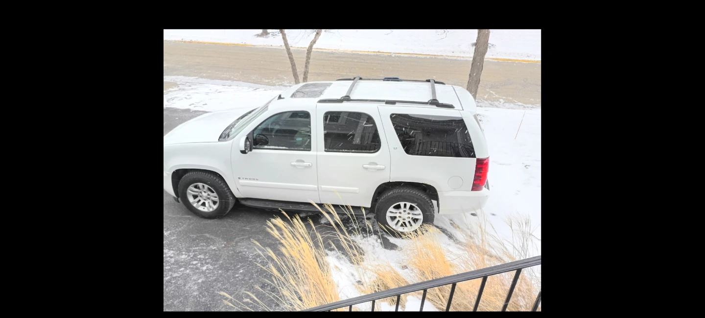 2008 Chevy Tahoe  3rd row seat new tires new parts miles 200k - photo 4