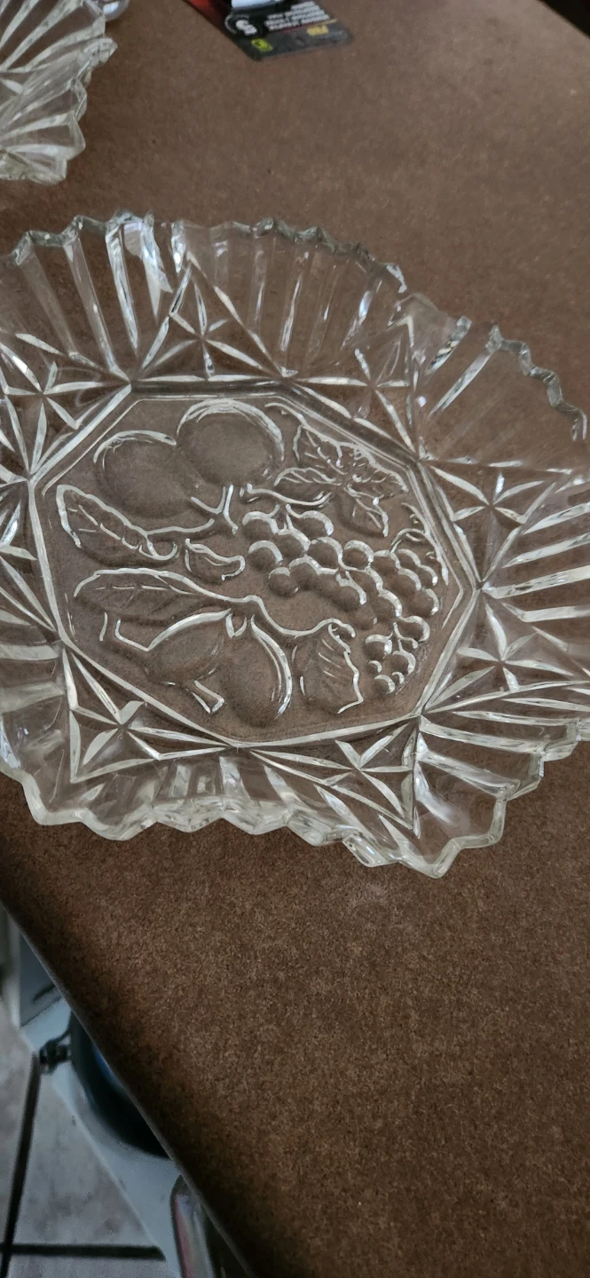 Glass fruit embossed serving dish🥕