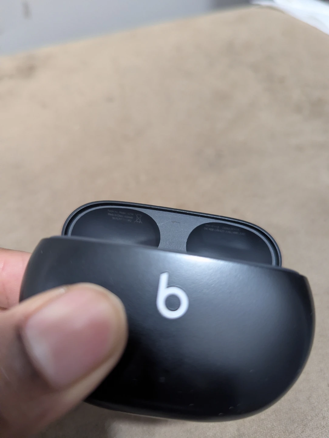 Beats Studio Buds Charging Case - photo 3