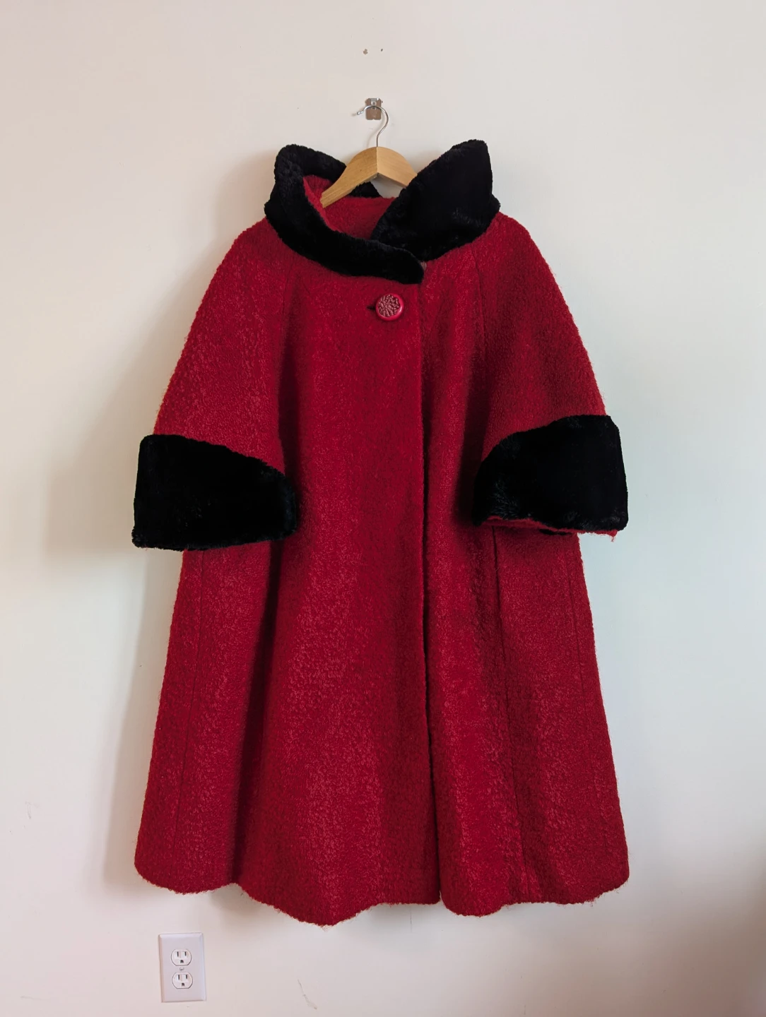 Vintage 60s red and fur winter cape 🥕