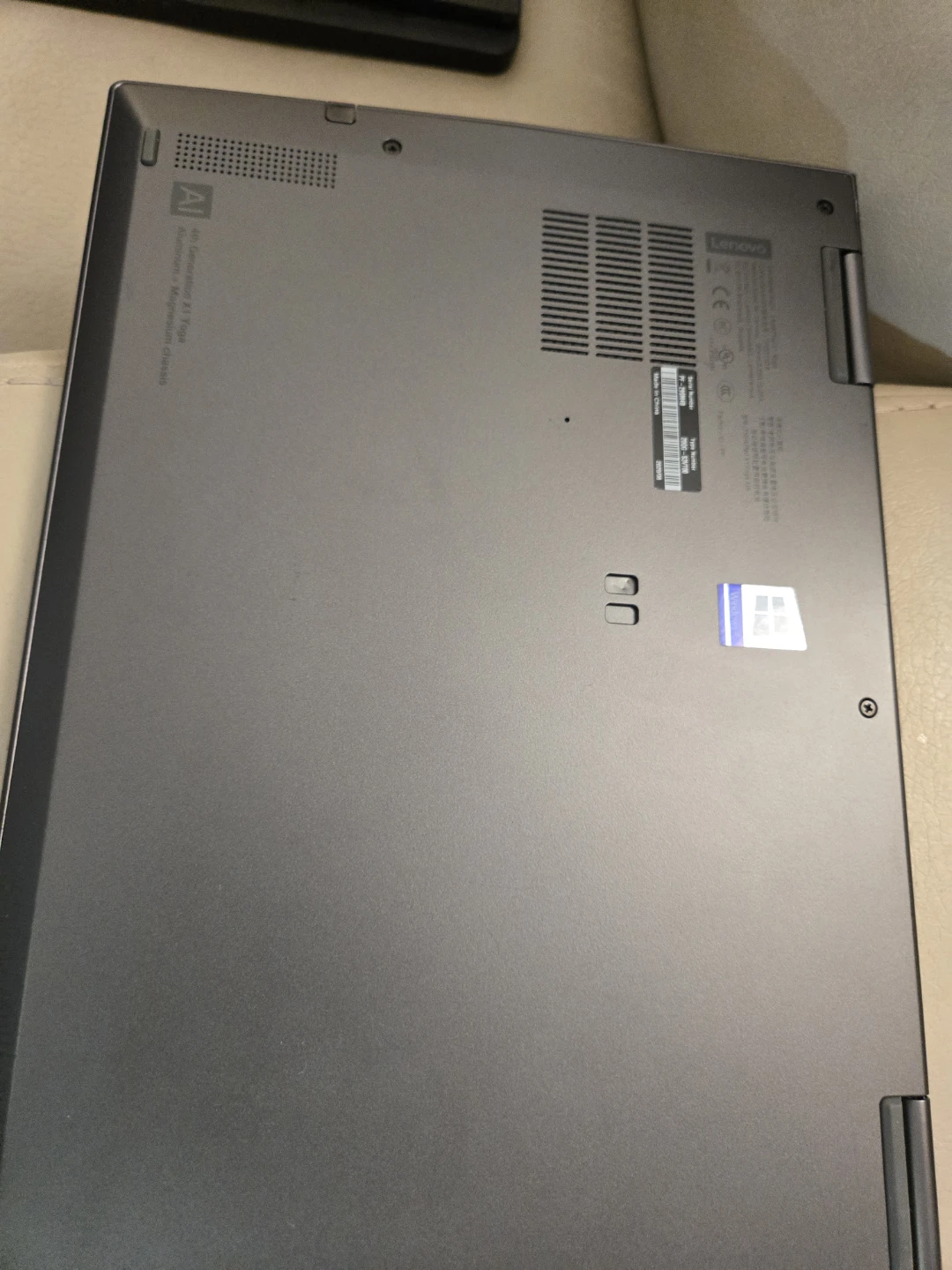 Lenovo ThinkPad X1 Yoga Laptop - photo 3