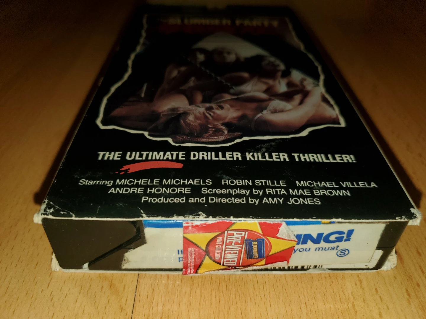 1982 The Slumber Party Massacre VHS (ex-rental) Tape - photo 4