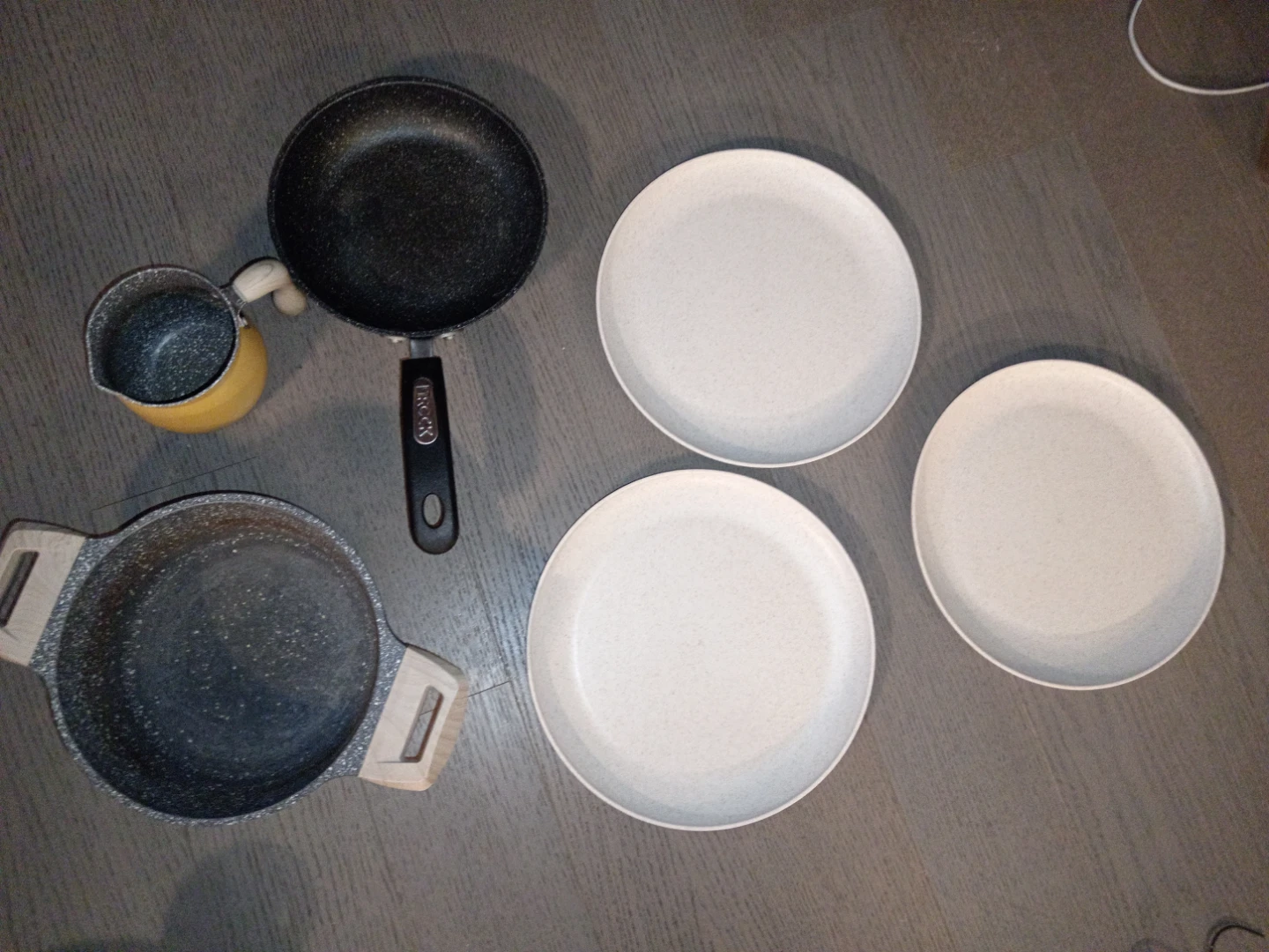 Assorted Kitchenware