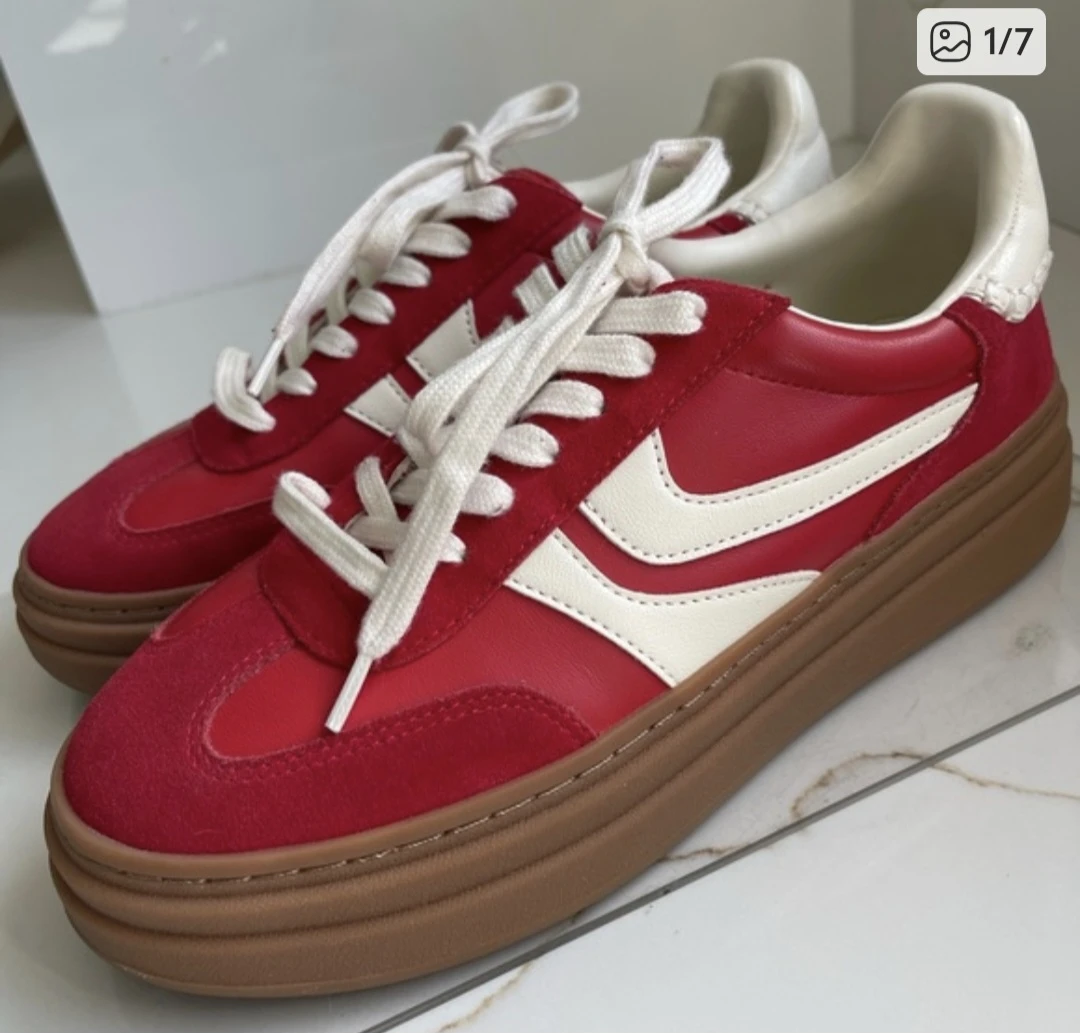 Ladies  brand new  Steve Madden  sneakers,