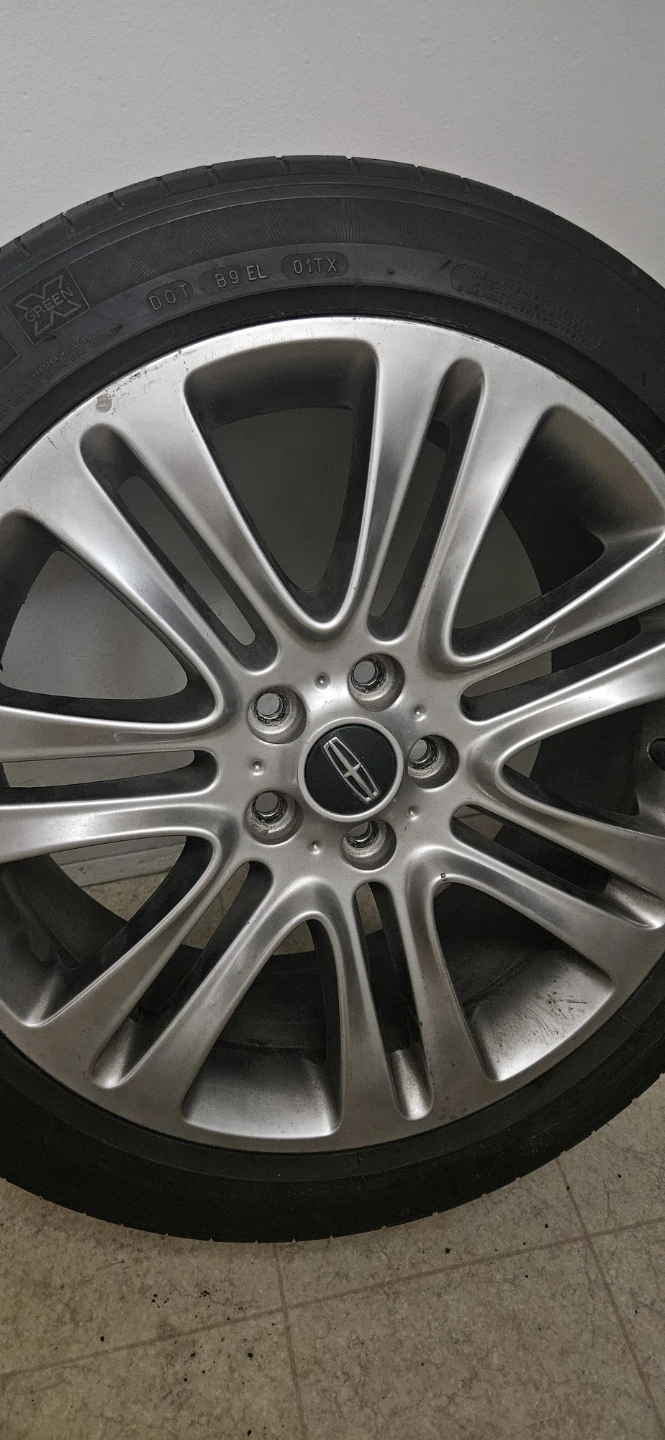 Lincoln Wheel with Tire 235/45R18 - photo 2