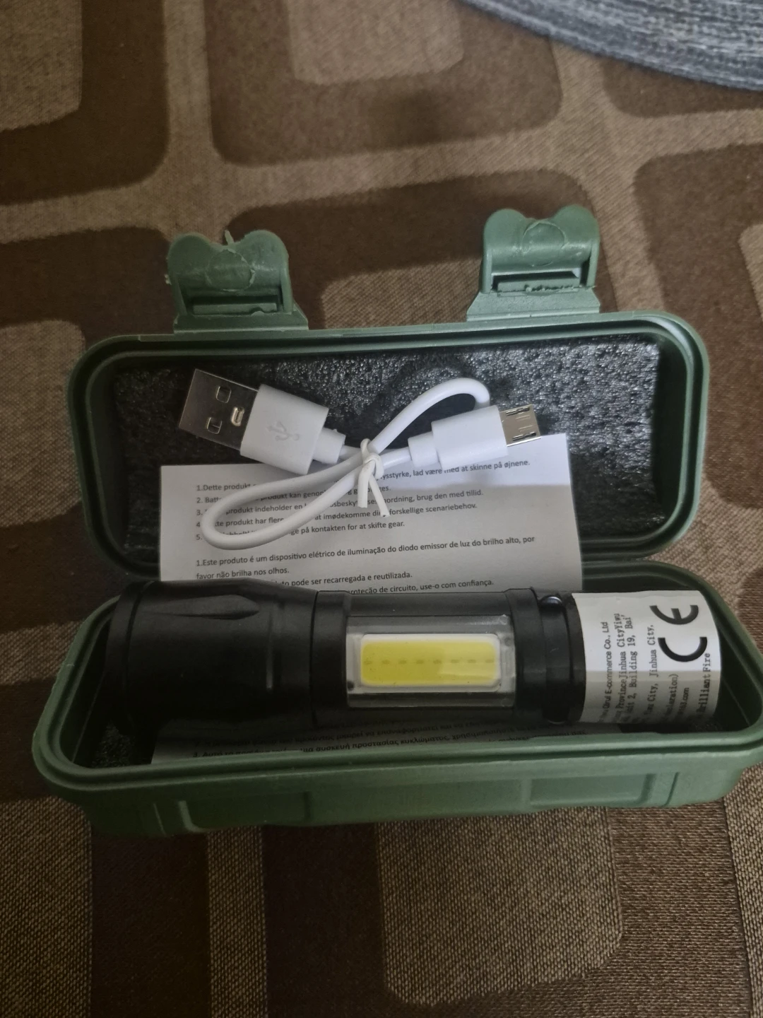 Rechargeable COB LED Flashlight with Case