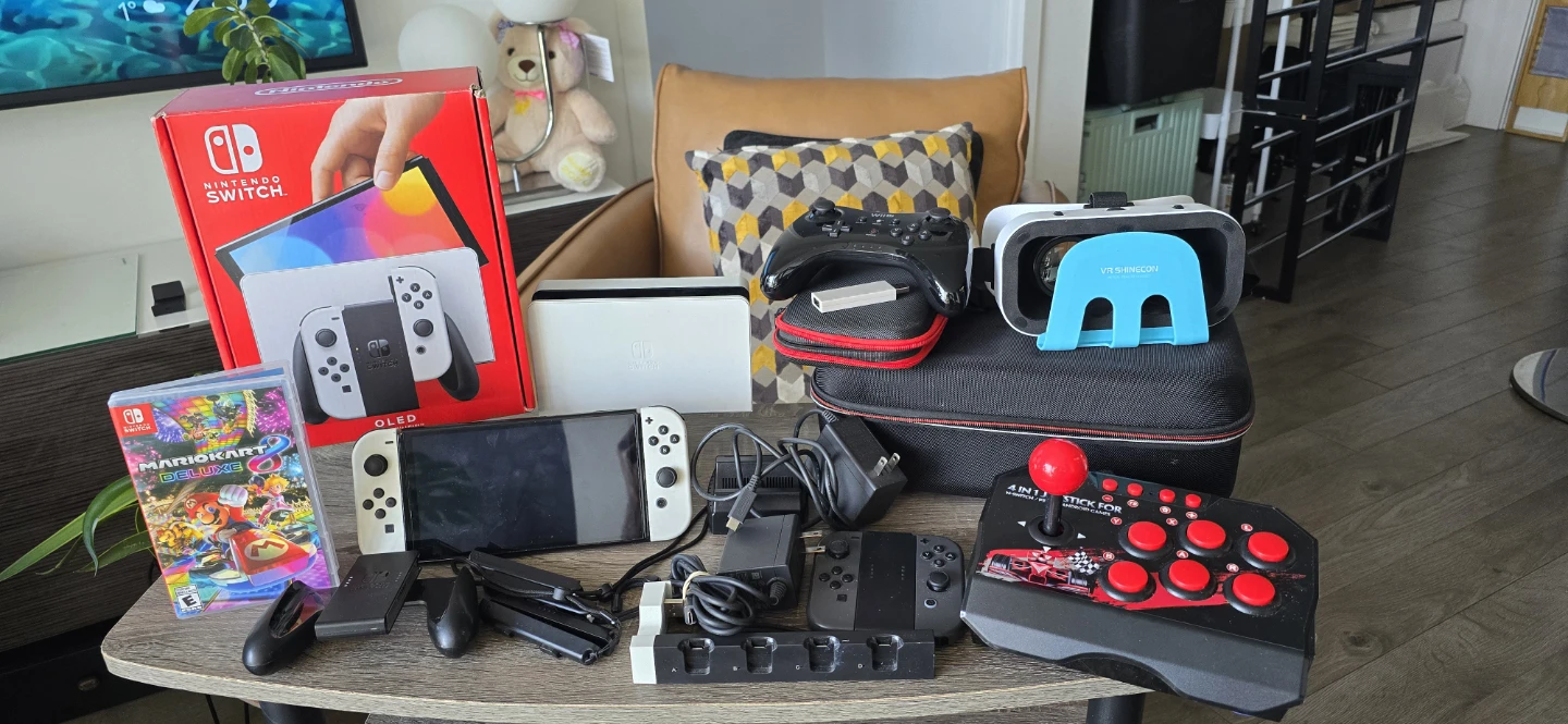 Nintendo Switch OLED W. Mario Kart 8 and Accessories