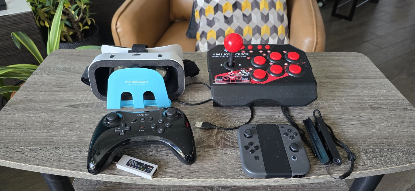 Nintendo Switch OLED W. Mario Kart 8 and Accessories - photo 3
