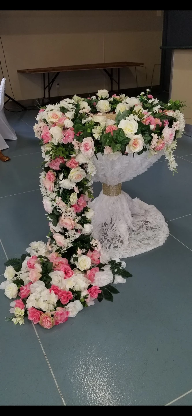 Gold Diamond Ring Bridal Flower Arrangement - photo 2