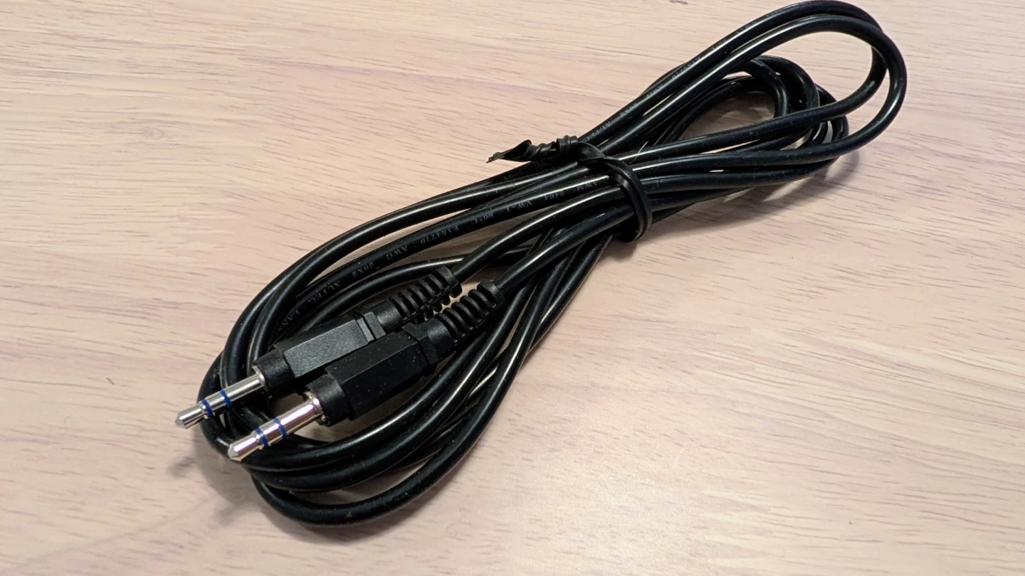 Brand New Black 3.5mm Audio Cable