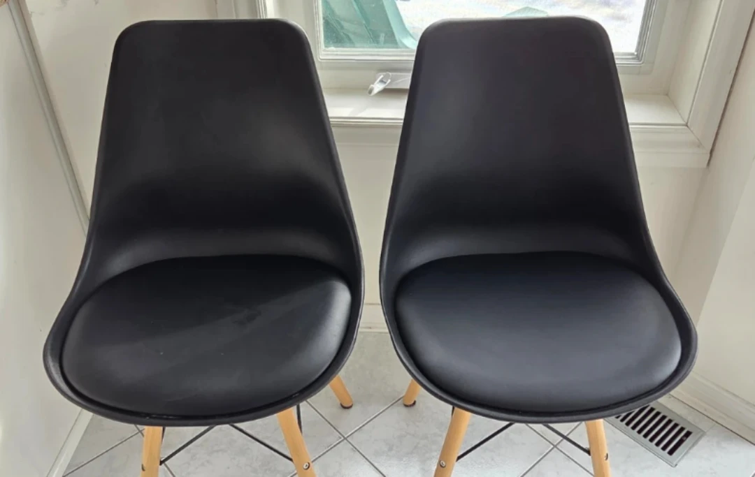 Set of 2 Black Dining Chairs with Wooden Legs