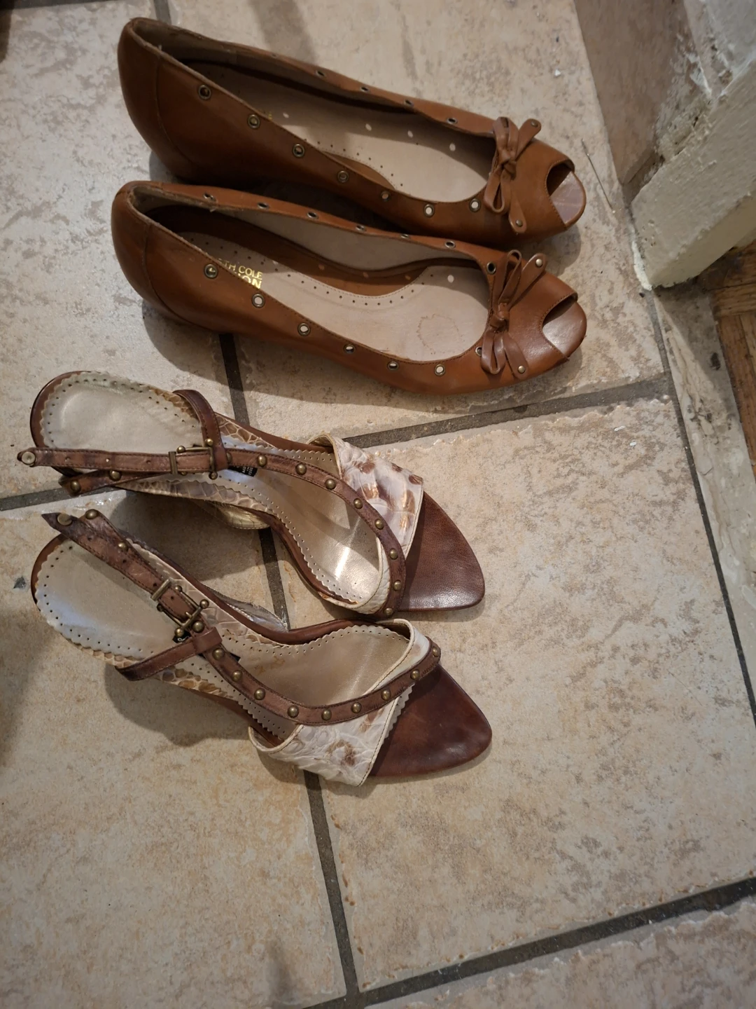 Kenneth Cole Reaction Women's Brown Peep-Toe Flats🏆