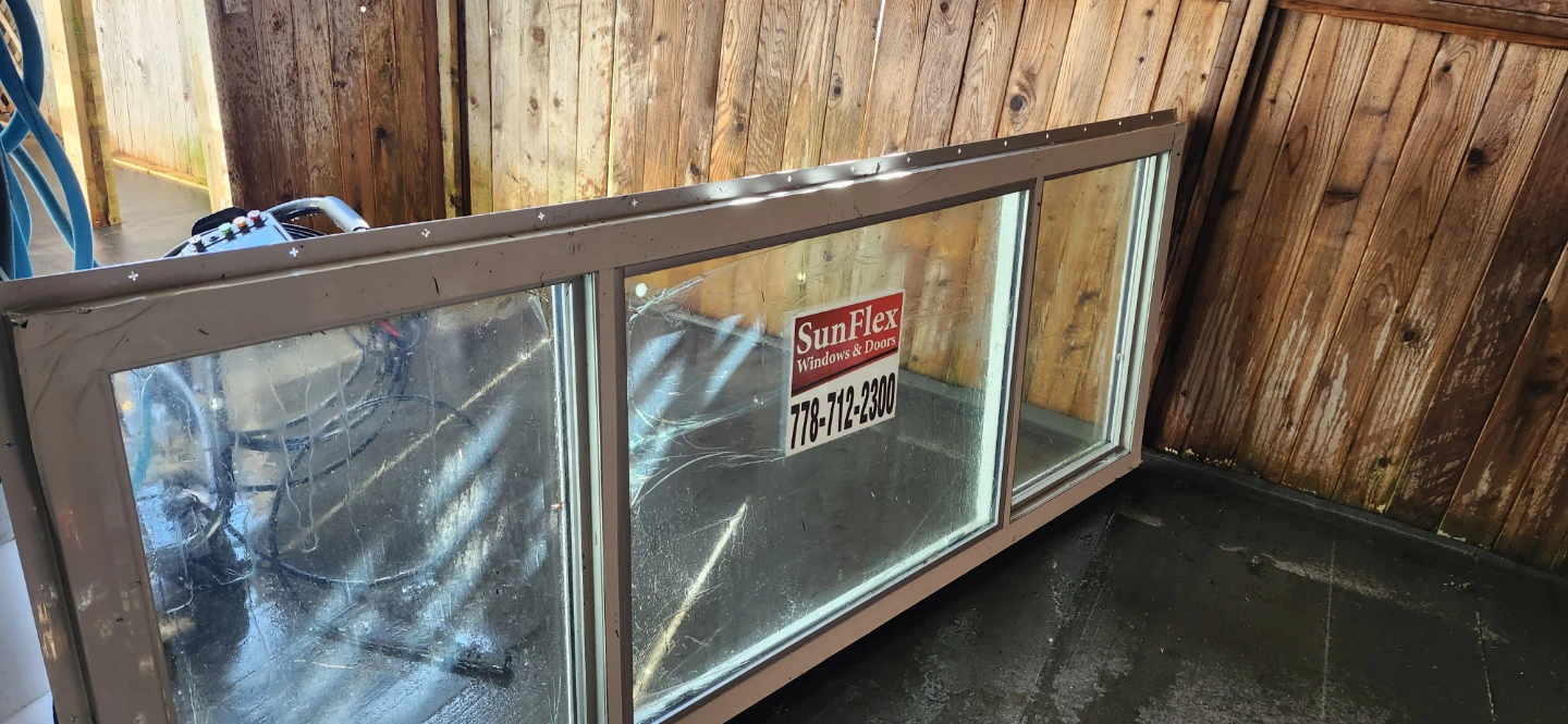 Large energy saver window - Unused, mint condition - 8' x 3' - photo 2