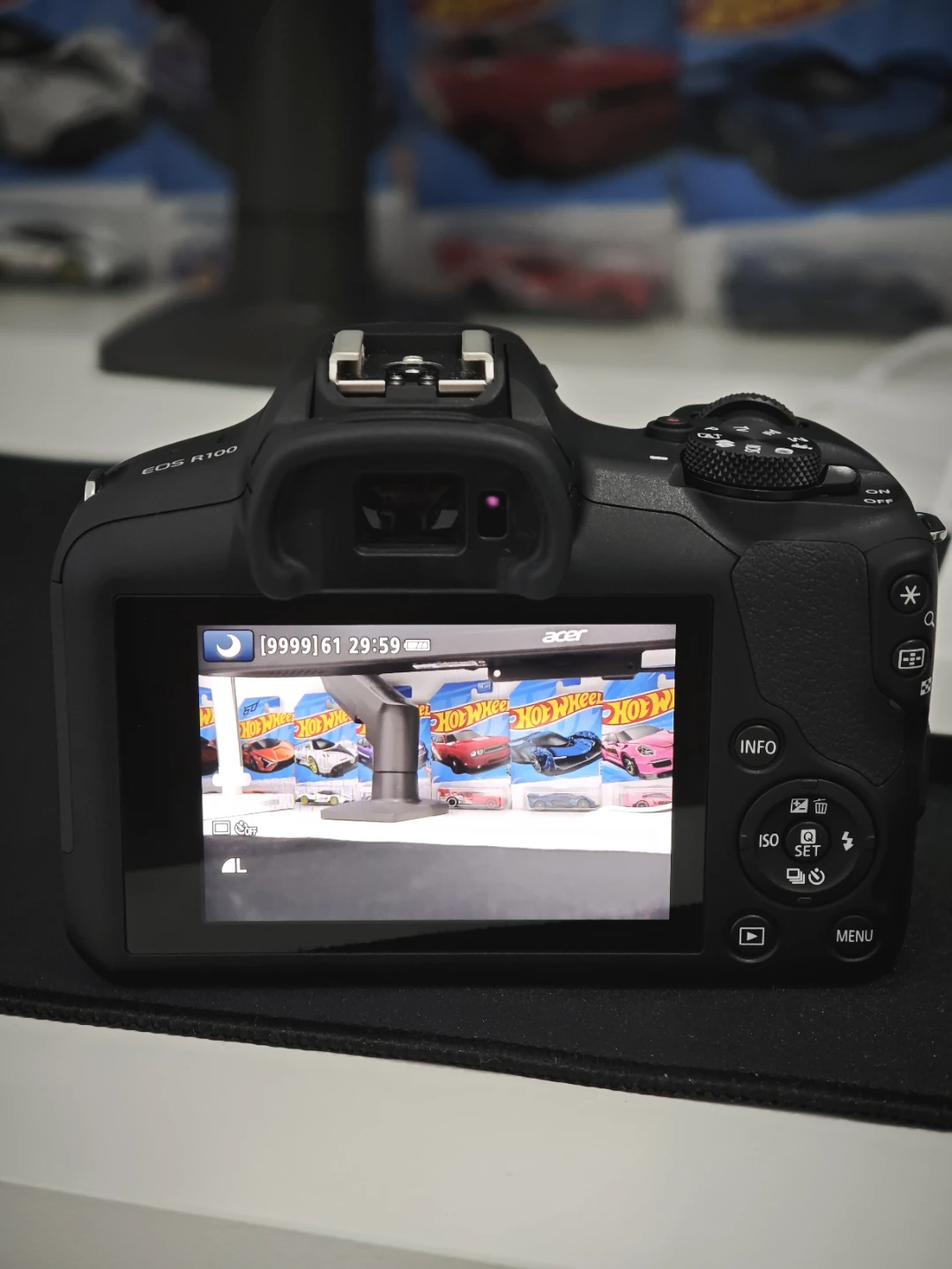 Canon EOS R100 with 18-45mm Lens - photo 3
