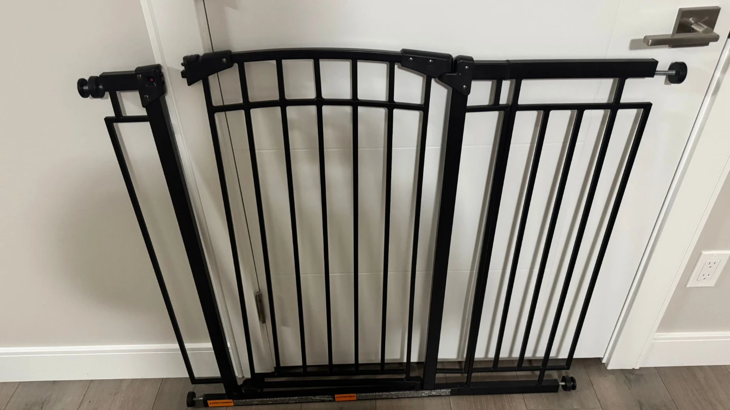 Adjustable width Black Metal Pet or Baby Safety Gate