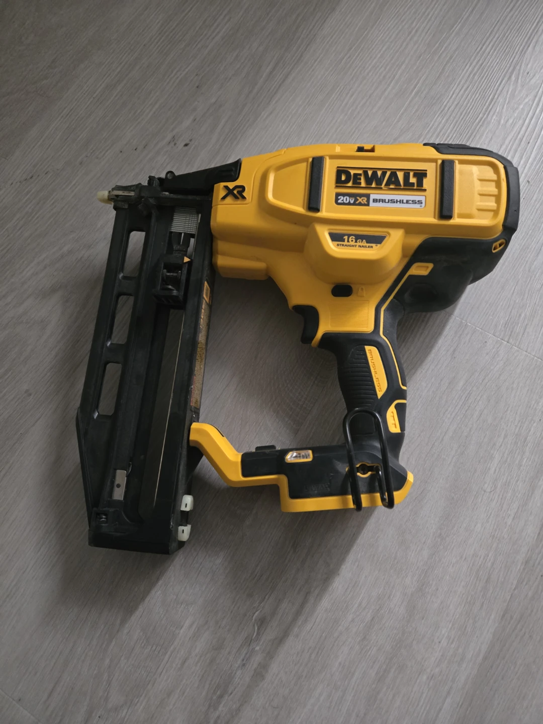DEWALT 20V XR Brushless 16-Gauge Straight Nailer