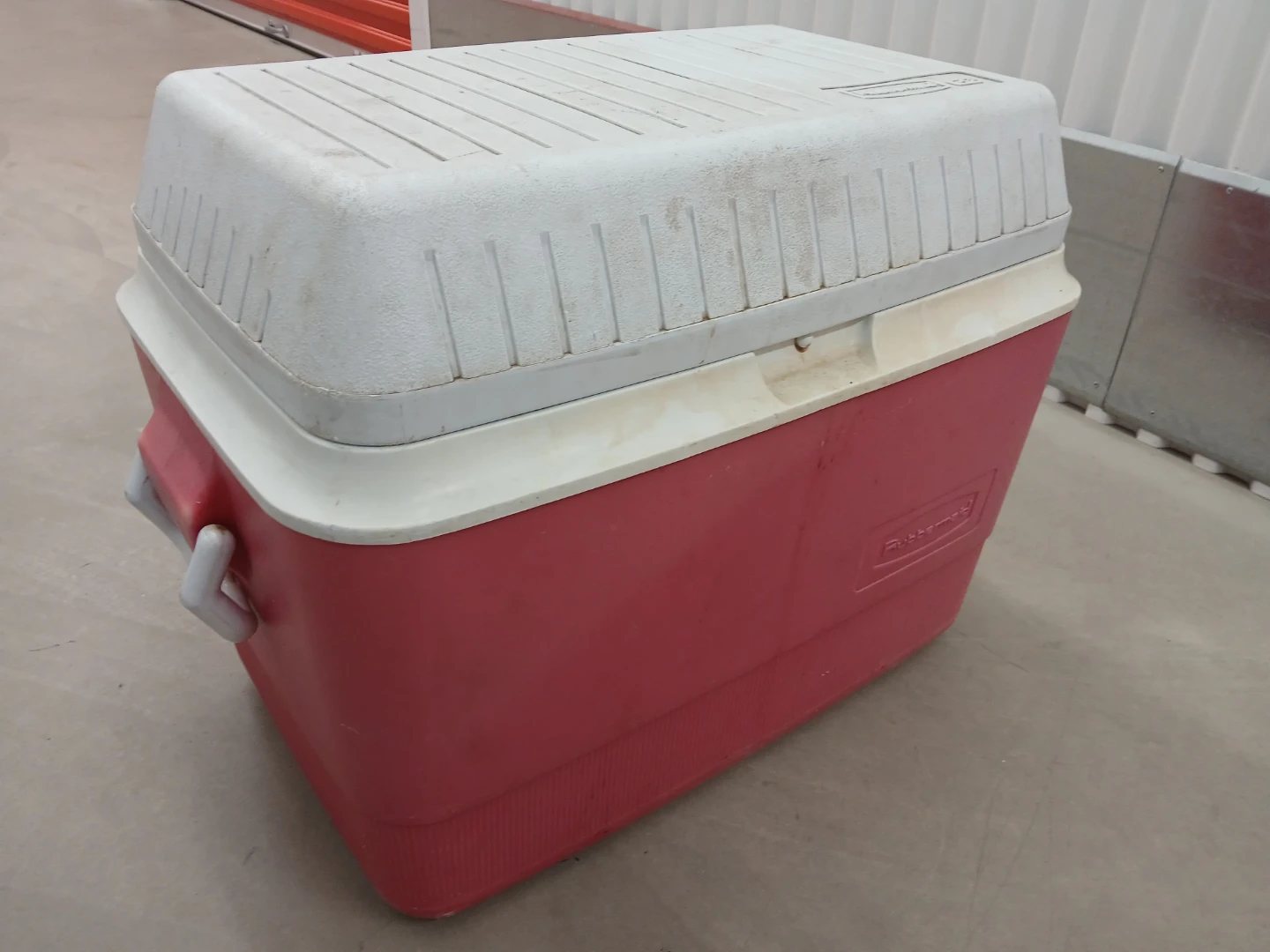 Rubbermaid 56 qt Cooler insulated portable heavy duty handles - photo 4