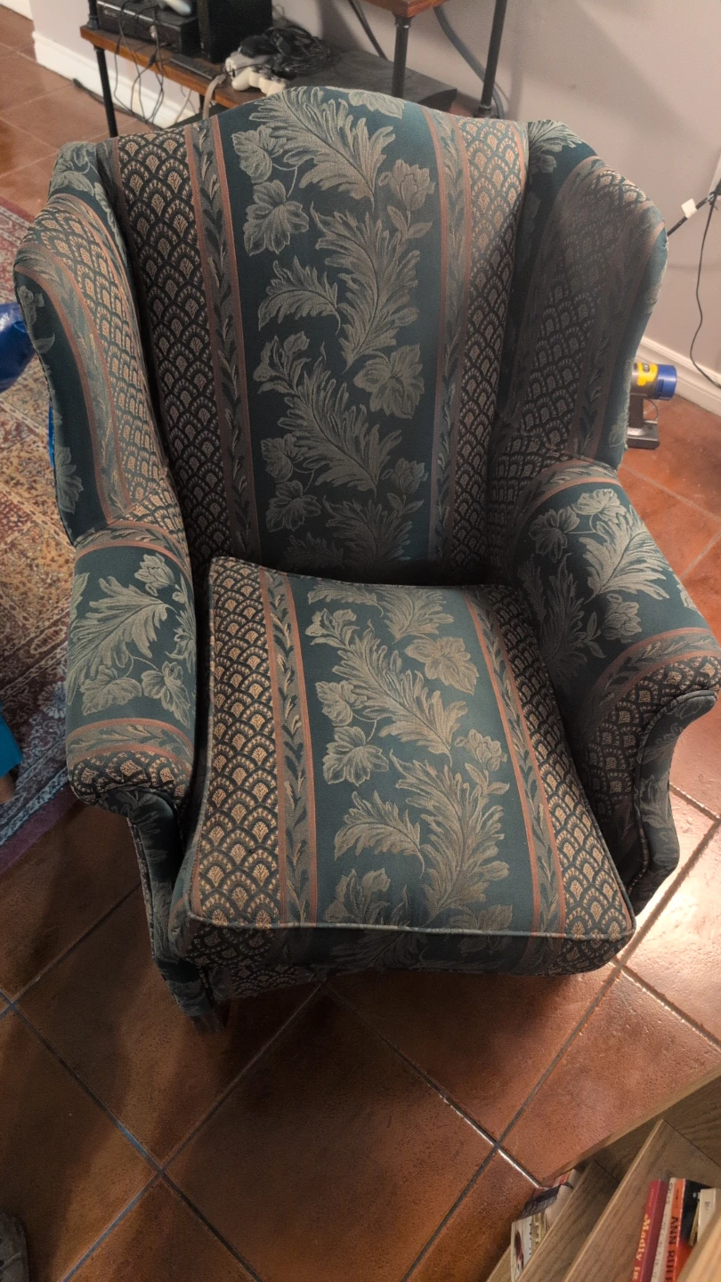 Vintage Wing back arm chair - photo 2