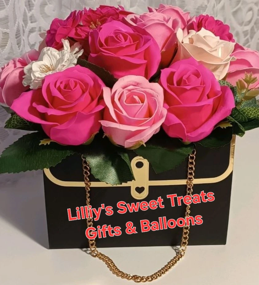 Purse Arrangements Balloon & Rose Gift bag