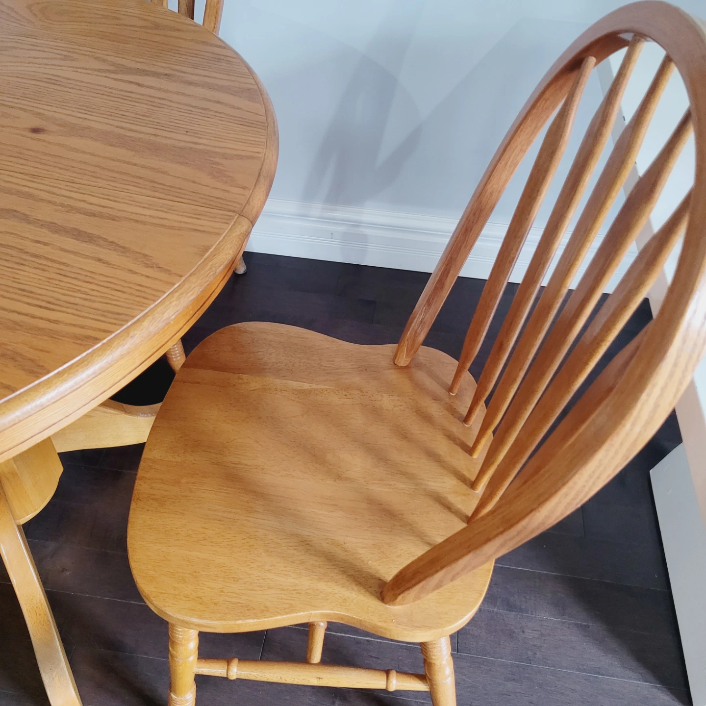 Round Oak Dining Table with 2 Chairs - photo 3