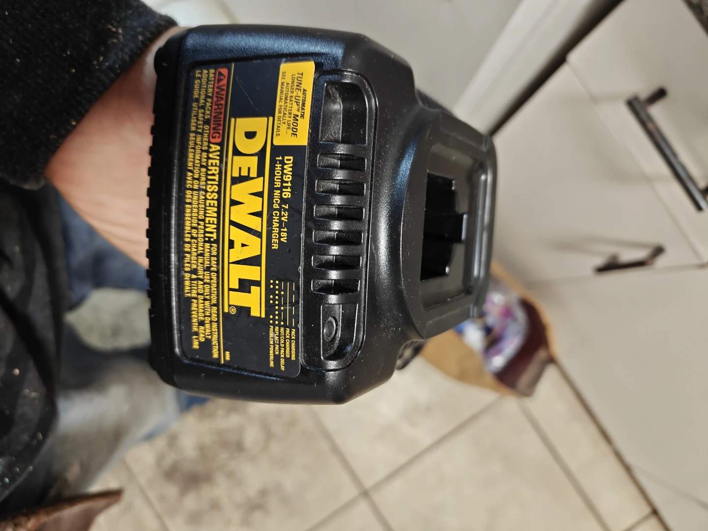 DEWALT DW9116 7.2V-18V 1-Hour NiCd Charger