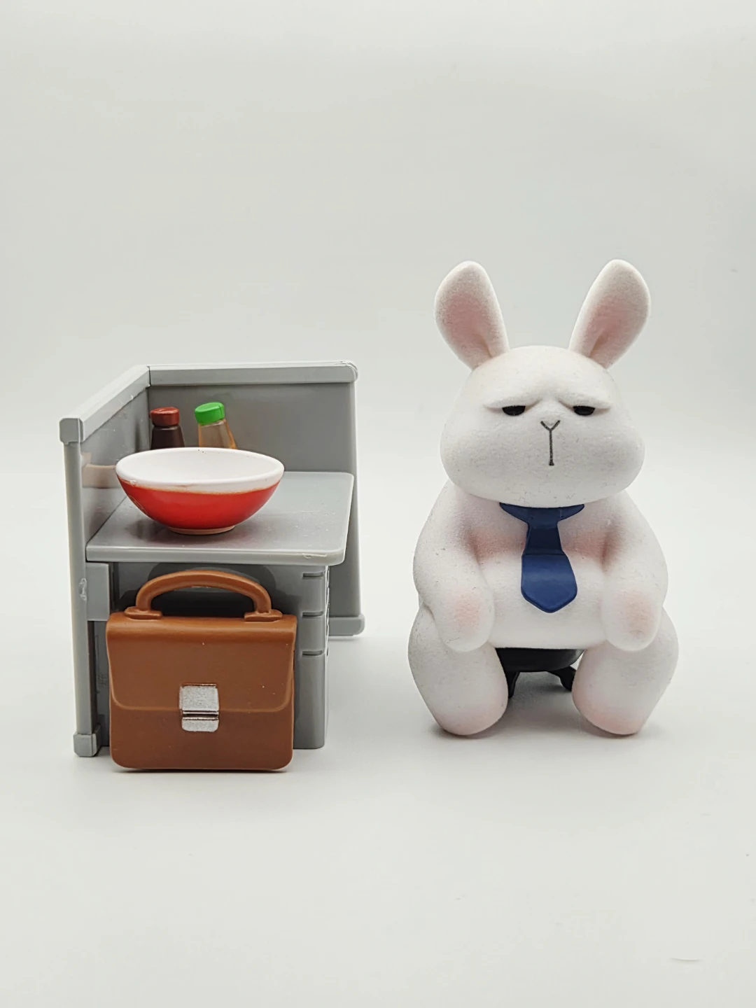 🏆Bunny Figure with Desk Accessories