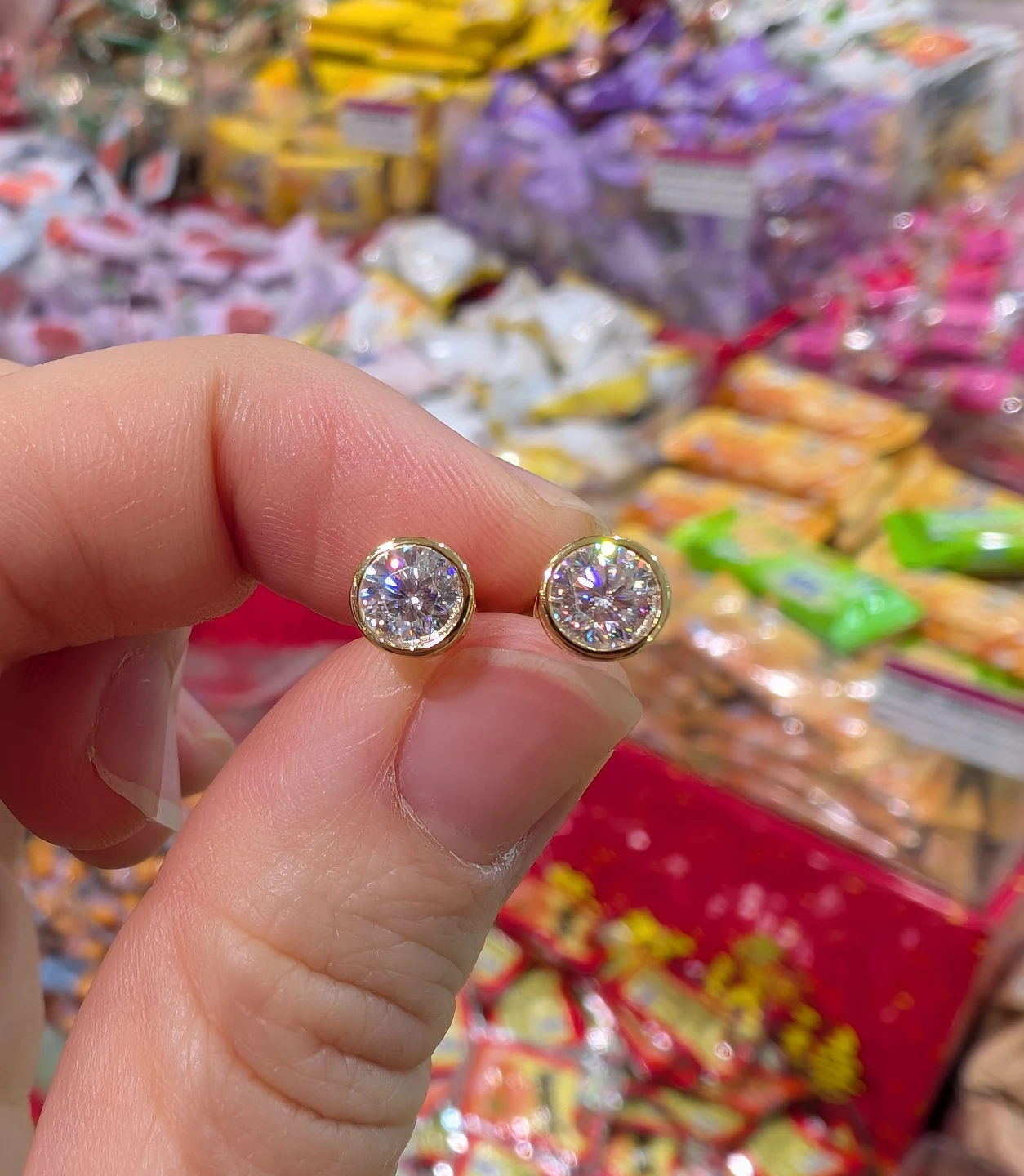 1ct (0.5ct each) moissanite (diamond sub) earrings - photo 3