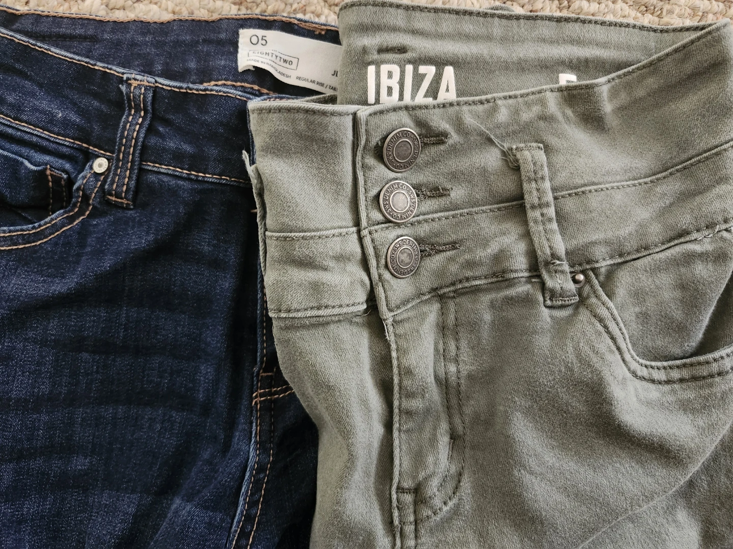 Ladies size 5 /Small Jeans and Top Bundle - photo 4