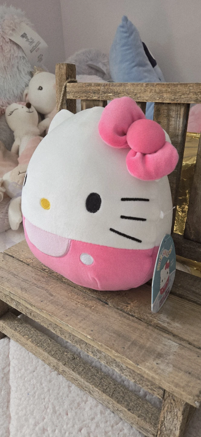 Hello Kitty Squishmallow Plush w Tags. Appr 8"