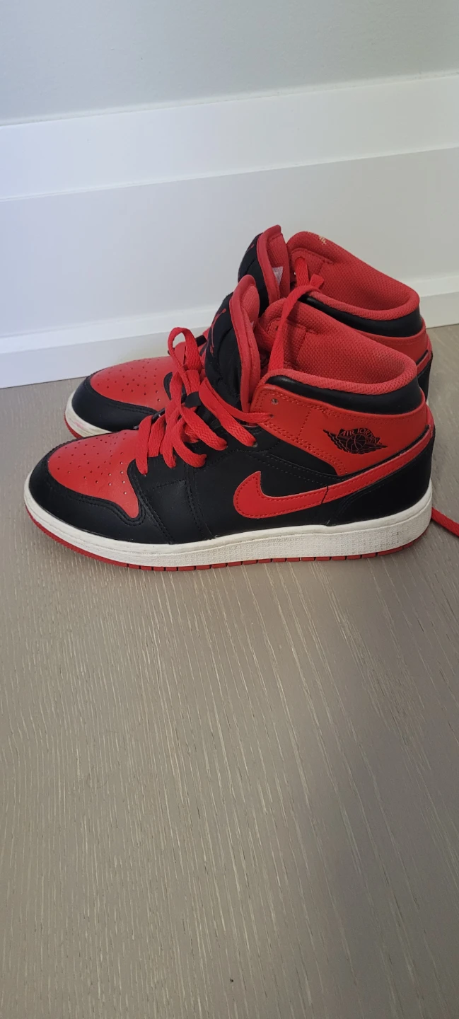 Jordan 1 Mid SE (Youth Size 4Y) - Red/Black