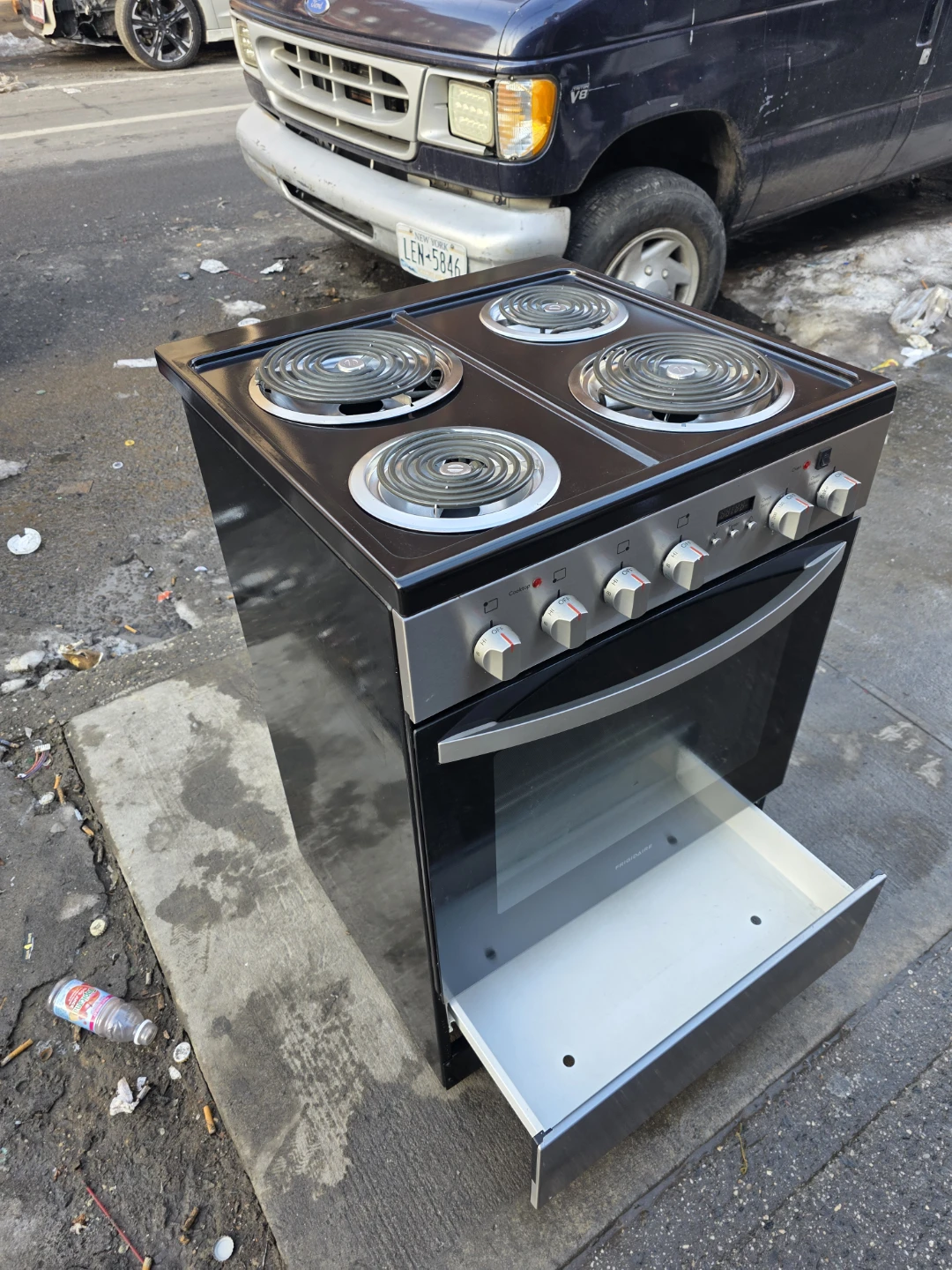 Estufa eléctrica 24 pulgadas disponible