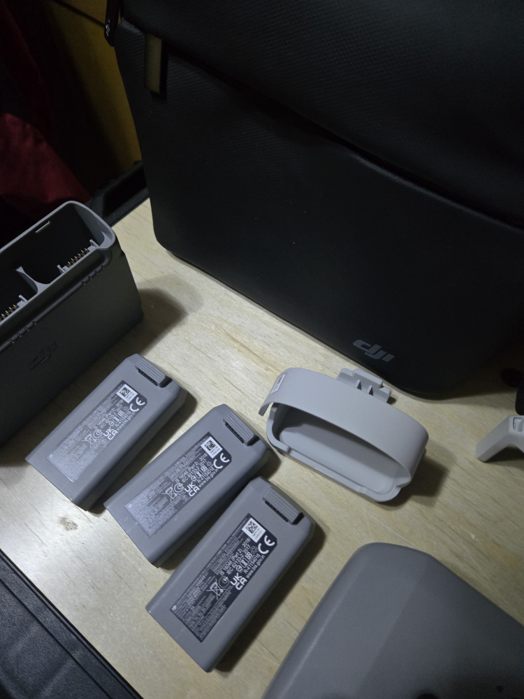 DJI Mini 2 SE Drone with Controller & Accessories - photo 2